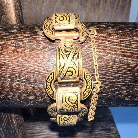 Vintage Gold-Tone Scrollwork Link Bracelet With Chain Clasp - Picture 2 of 2